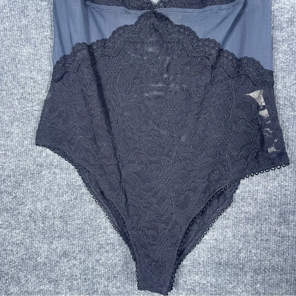 Intimately Free People Women’s Large Black Lace Body Suit Open‎ Back Deep V Neck